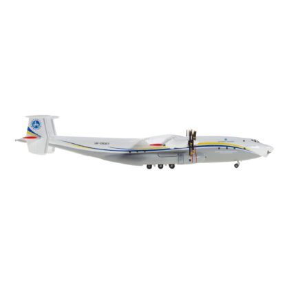 MODEL ANTONOV AN-22 "ANTEI" UR-09307