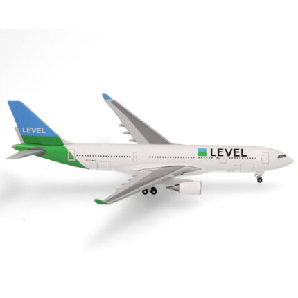 MODEL AIRBUS A330-200 LEVEL EC-MOU